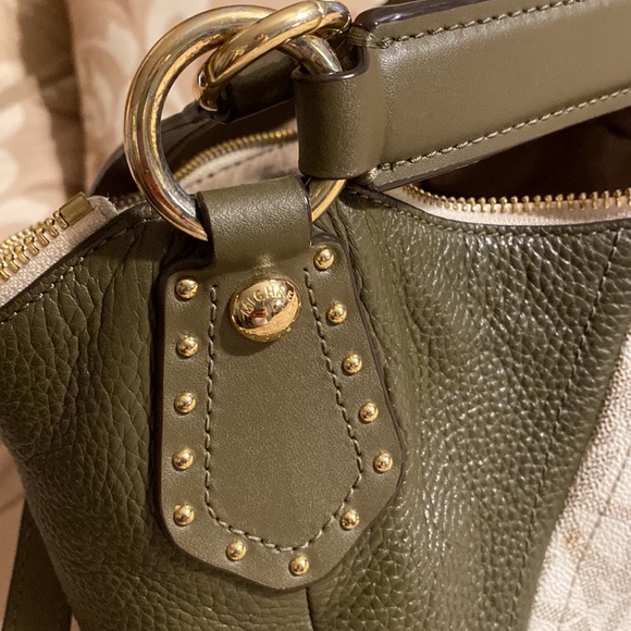 Authentic! Michael Kors Purse! - Picture 5 of 15